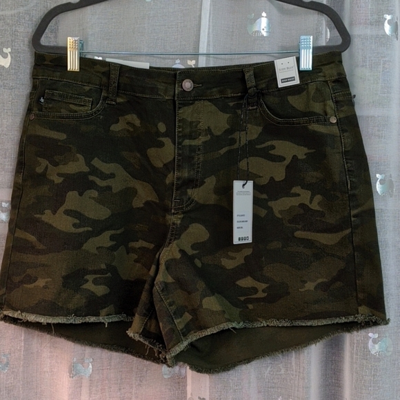 Judy Blue Pants - Judy Blue high waist camo shorts 2xl NWT